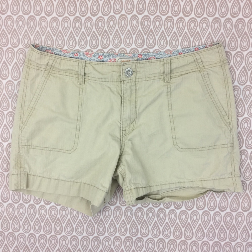 Levis Women's Beige Flat Front Shorts Size 8 G22